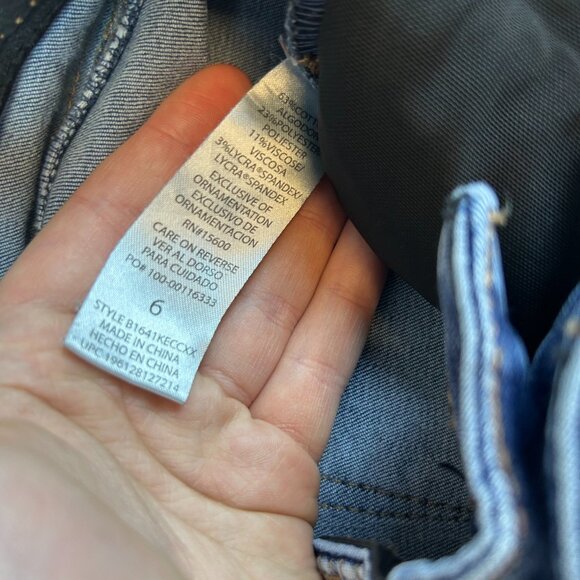 Democracy “Ab” Technology Skinny Jeans Size 6 | Distressed Stretch Denim - Picture 7 of 7